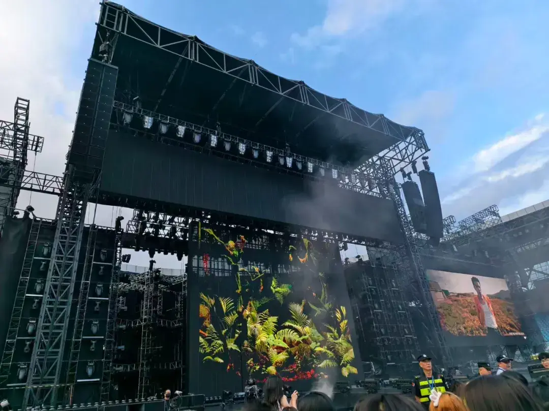 港联证券 歌手们扎堆去四五线城市办演唱会，“县城中产”还买单吗？